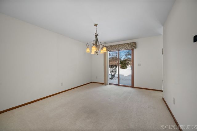 114 Elmtree Court 114, St. Charles, IL 60174