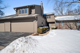 114 Elmtree Court 114, St. Charles, IL 60174