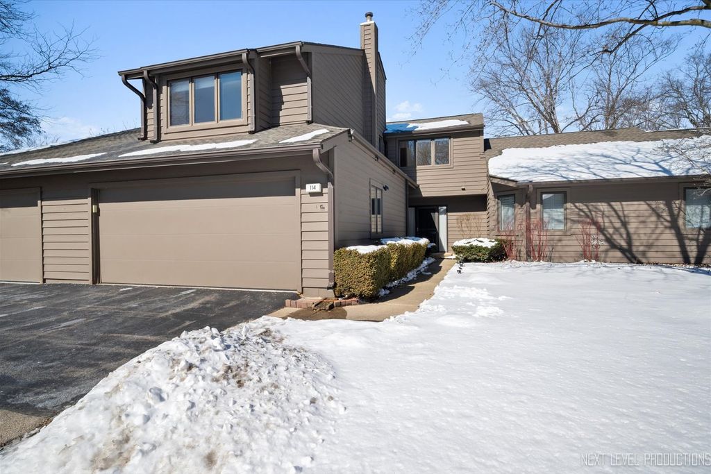 114 Elmtree Court 114, St. Charles, IL 60174