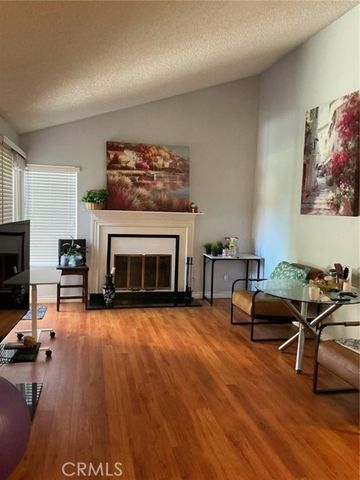 19849 Collins, Canyon Country (santa Clarita), CA 91351