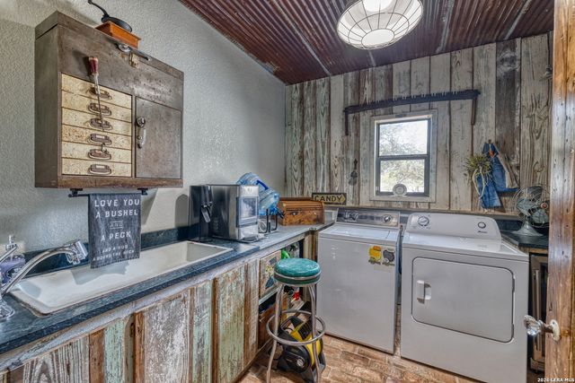 1575 Mountain Valley Drive, Concan, TX 78838