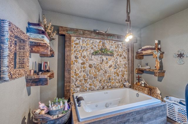 1575 Mountain Valley Drive, Concan, TX 78838