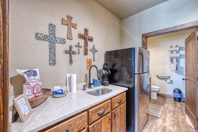 1575 Mountain Valley Drive, Concan, TX 78838