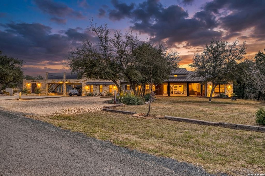 1575 Mountain Valley Drive, Concan, TX 78838
