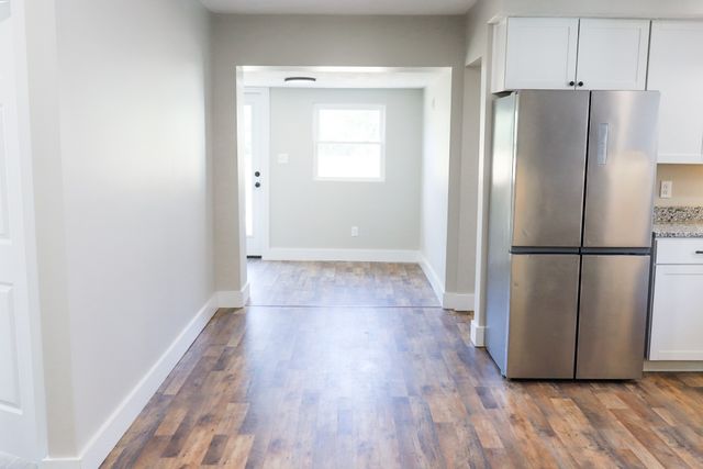 413 E Main St, Waverly, TN 37185