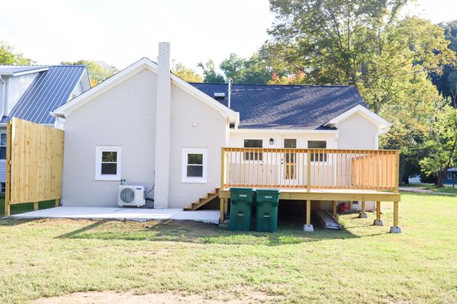 413 E Main St, Waverly, TN 37185