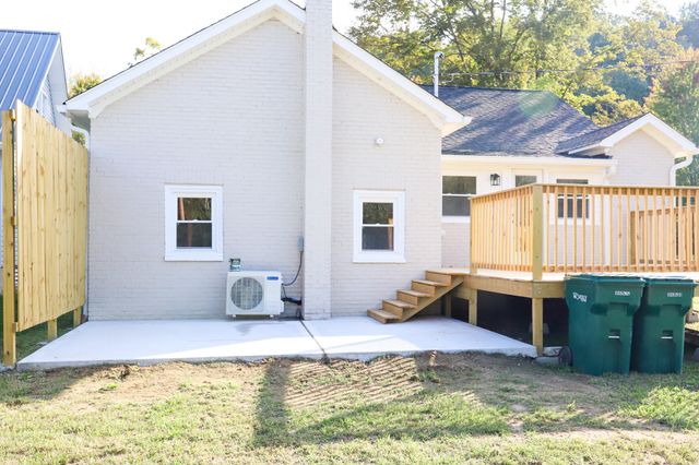 413 E Main St, Waverly, TN 37185