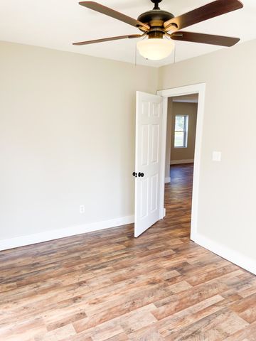 413 E Main St, Waverly, TN 37185