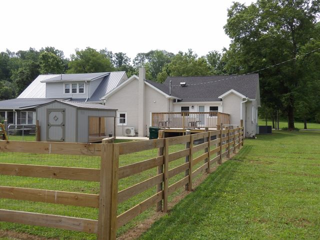 413 E Main St, Waverly, TN 37185