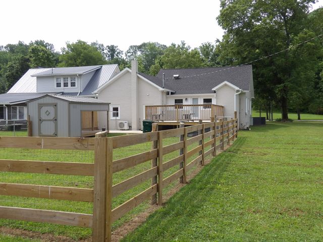 413 E Main St, Waverly, TN 37185