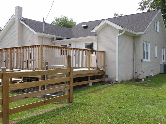 413 E Main St, Waverly, TN 37185