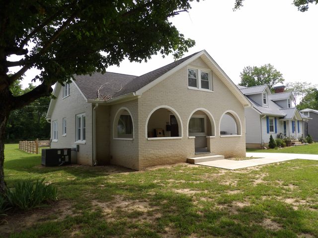 413 E Main St, Waverly, TN 37185
