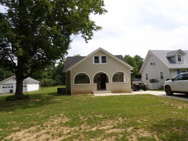 413 E Main St, Waverly, TN 37185
