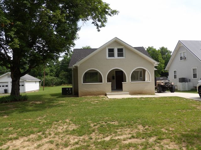 413 E Main St, Waverly, TN 37185