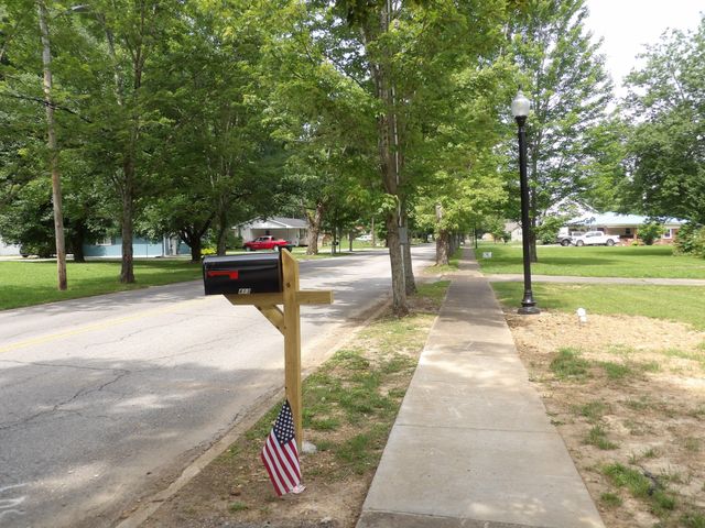 413 E Main St, Waverly, TN 37185