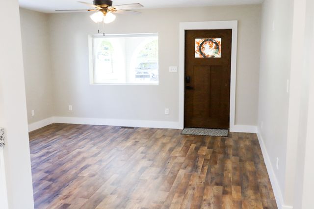 413 E Main St, Waverly, TN 37185
