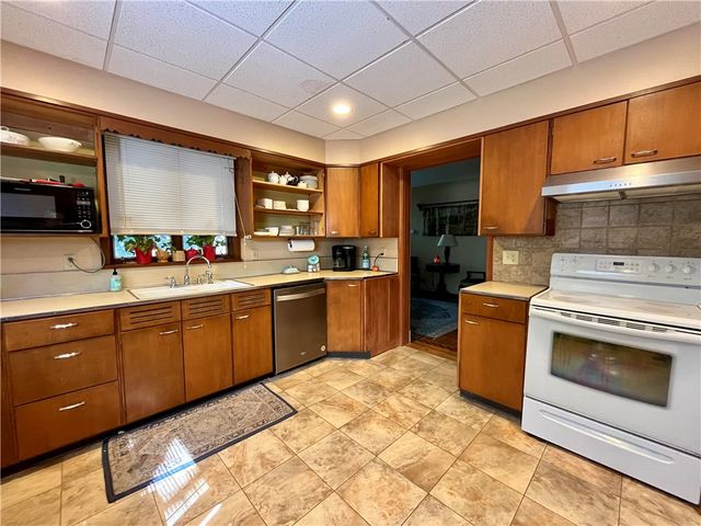 11914 West Main Street, Wolcott, NY 14590