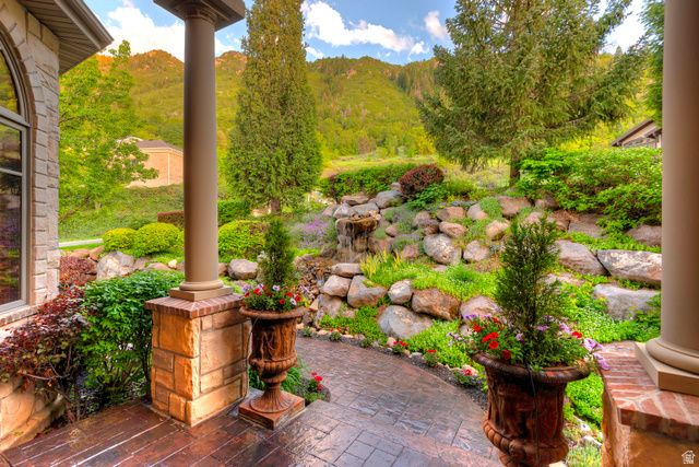 9862 S GRANITE SLOPE DR, Sandy, UT 84092