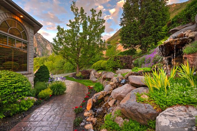 9862 S GRANITE SLOPE DR, Sandy, UT 84092