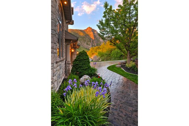 9862 S GRANITE SLOPE DR, Sandy, UT 84092