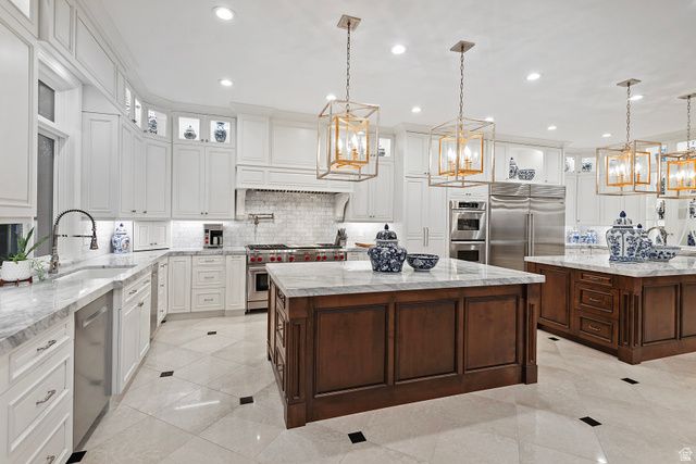 9862 S GRANITE SLOPE DR, Sandy, UT 84092