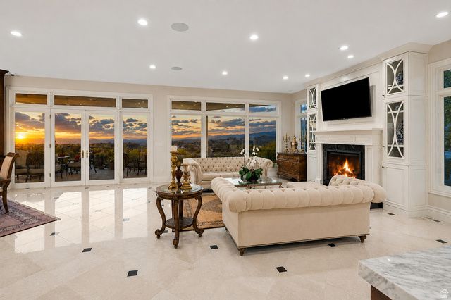 9862 S GRANITE SLOPE DR, Sandy, UT 84092