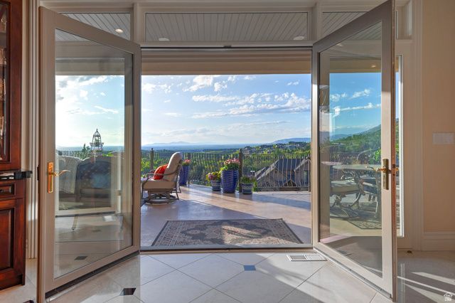 9862 S GRANITE SLOPE DR, Sandy, UT 84092