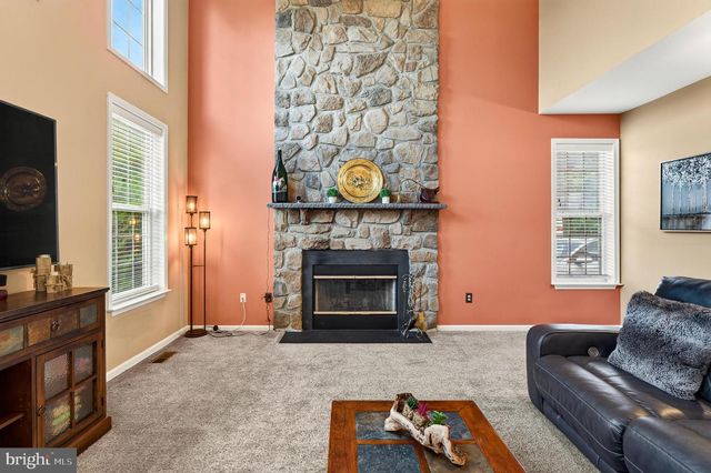 10 SURREY LN, Royersford, PA 19468