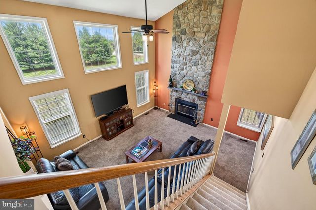 10 SURREY LN, Royersford, PA 19468