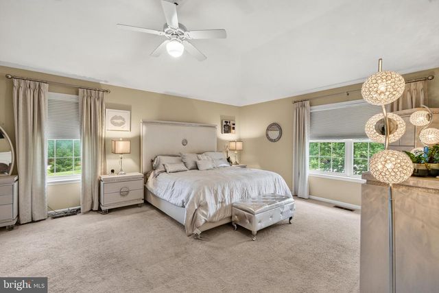 10 SURREY LN, Royersford, PA 19468