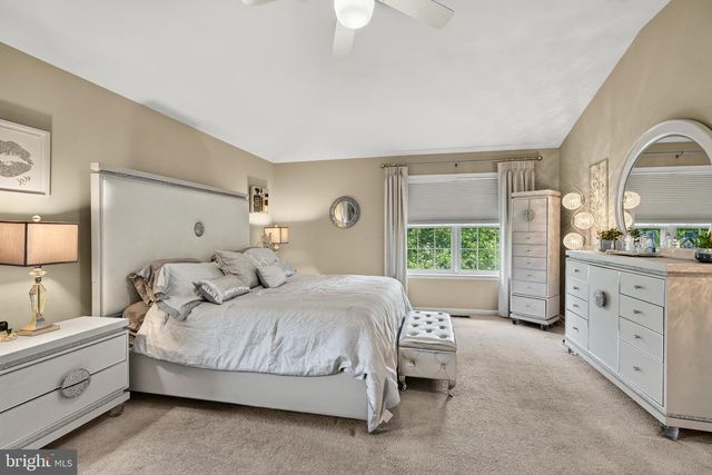 10 SURREY LN, Royersford, PA 19468