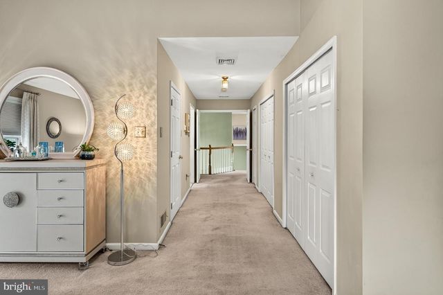 10 SURREY LN, Royersford, PA 19468
