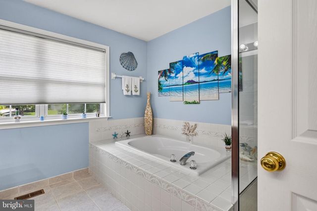10 SURREY LN, Royersford, PA 19468