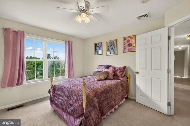 10 SURREY LN, Royersford, PA 19468