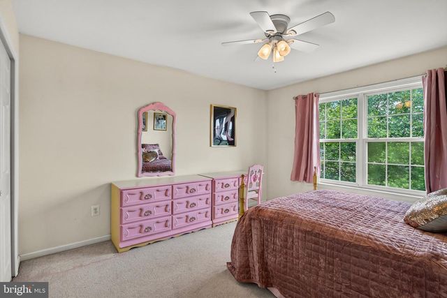 10 SURREY LN, Royersford, PA 19468