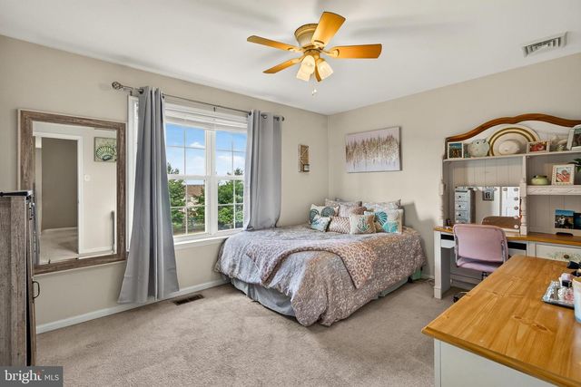 10 SURREY LN, Royersford, PA 19468