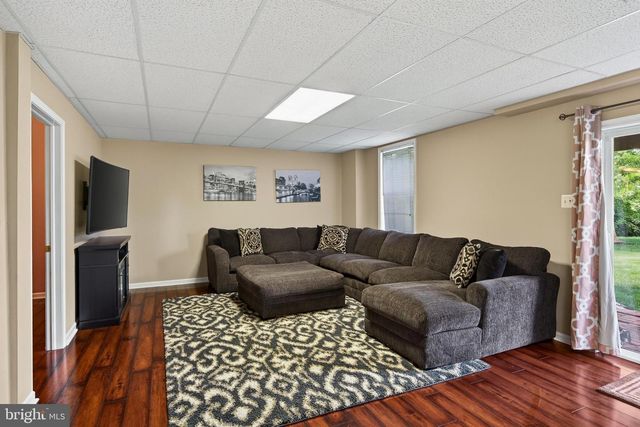 10 SURREY LN, Royersford, PA 19468