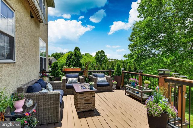 10 SURREY LN, Royersford, PA 19468