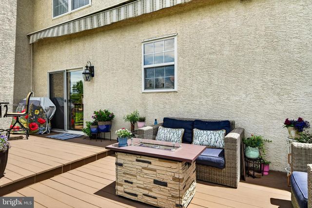 10 SURREY LN, Royersford, PA 19468
