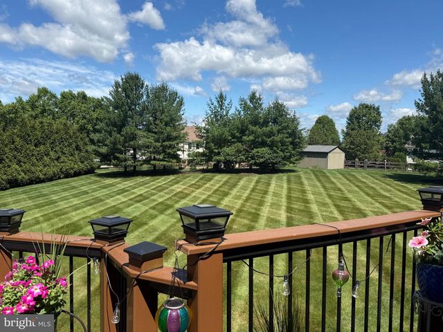 10 SURREY LN, Royersford, PA 19468
