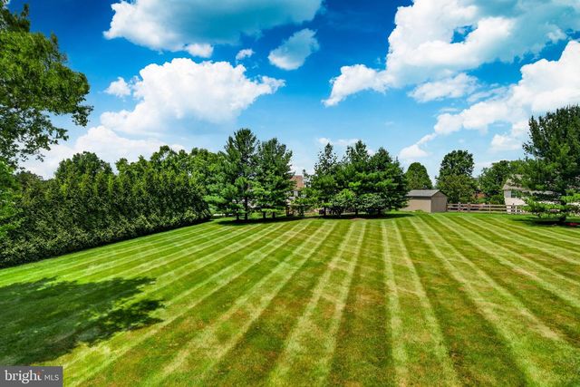 10 SURREY LN, Royersford, PA 19468