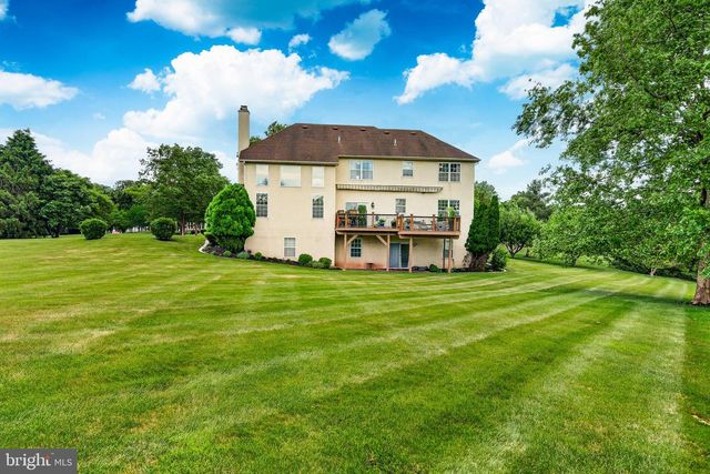 10 SURREY LN, Royersford, PA 19468