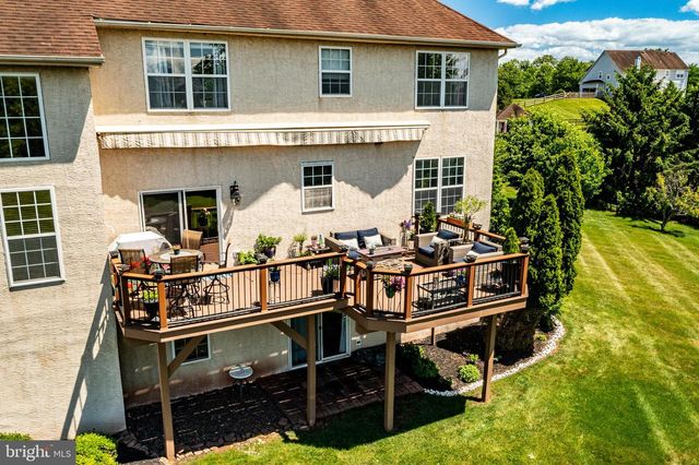 10 SURREY LN, Royersford, PA 19468