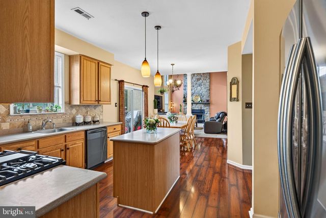 10 SURREY LN, Royersford, PA 19468
