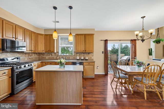 10 SURREY LN, Royersford, PA 19468
