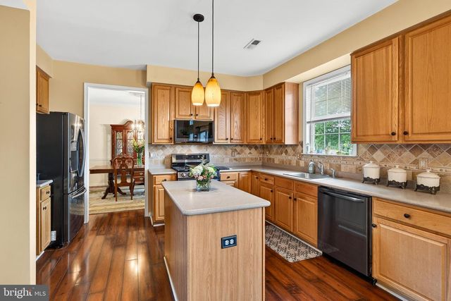 10 SURREY LN, Royersford, PA 19468
