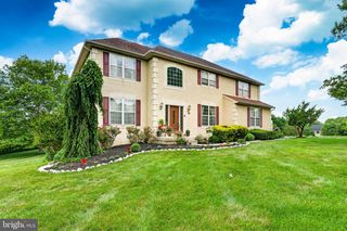 10 SURREY LN, Royersford, PA 19468