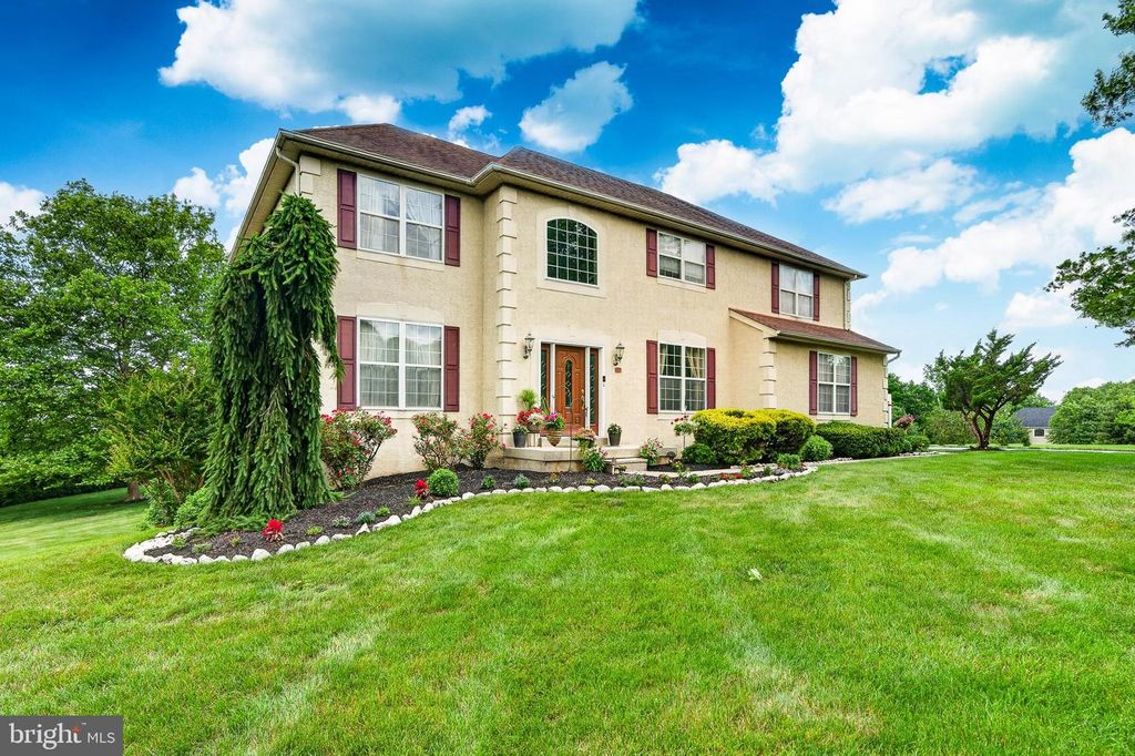 10 SURREY LN, Royersford, PA 19468