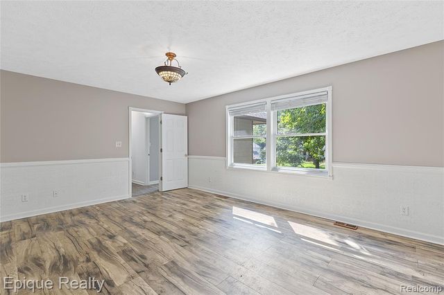 7667 Prairie Court, Brighton, MI 48116