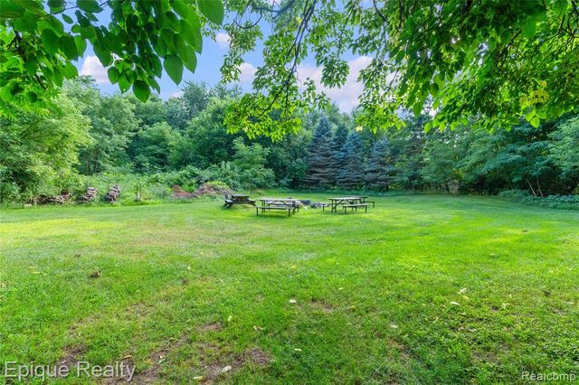 7667 Prairie Court, Brighton, MI 48116